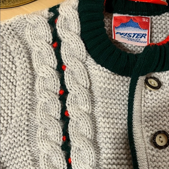Cozy Knit Cardigan with Green and Red Accents - Picture 4 of 7
